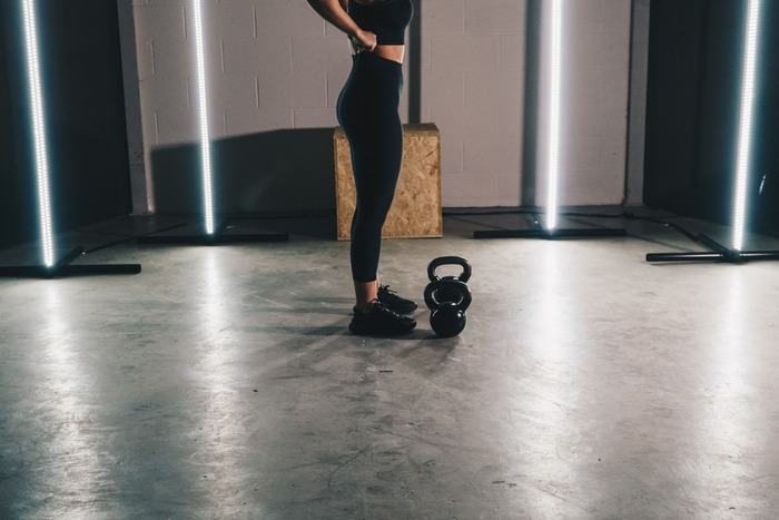 Femme halteres musculation