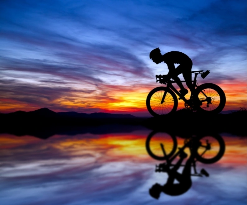 cycliste_couche_de_soleil