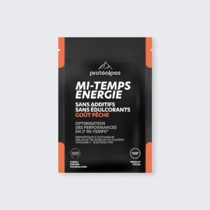 Sachet Protéalpes Mi-Temps Énergie goût pêche, sans additifs ni édulcorants, pour améliorer les performances sportives.