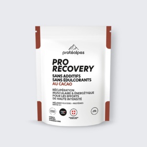 Poudre Protéalpes Pro Recovery au cacao, sans additifs ni édulcorants, pour la récupération sportive de haute intensité.
