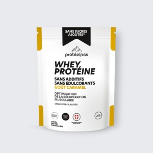 Protéalpes Whey Protéine goût caramel, sans additifs/édulcorants. Optimise la récupération musculaire. Sans sucres ajoutés.
