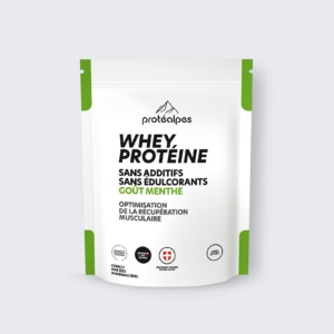 Sac de whey protéine Protéalpes goût menthe, sans additifs ni édulcorants, pour une récupération musculaire optimale.