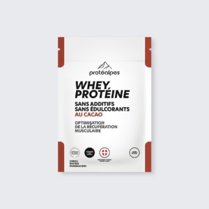 Emballage de Whey Protéine Protéalpes, cacao, sans additifs ni édulcorants, favorisant la récupération musculaire de qualité.