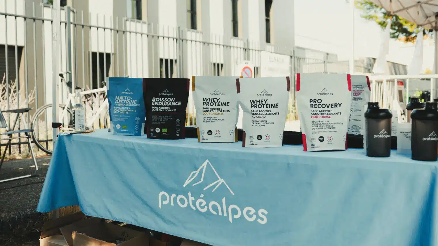 Produits de nutrition sportive Protéalpes : sans édulcorants ni additifs, pour optimiser vos performances et votre récupération.